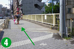 JR線「横浜」駅から当院までの道順4